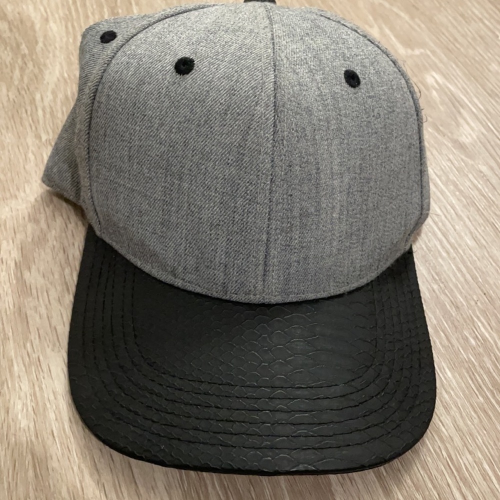 LIDS| Black leather and Grey Hat